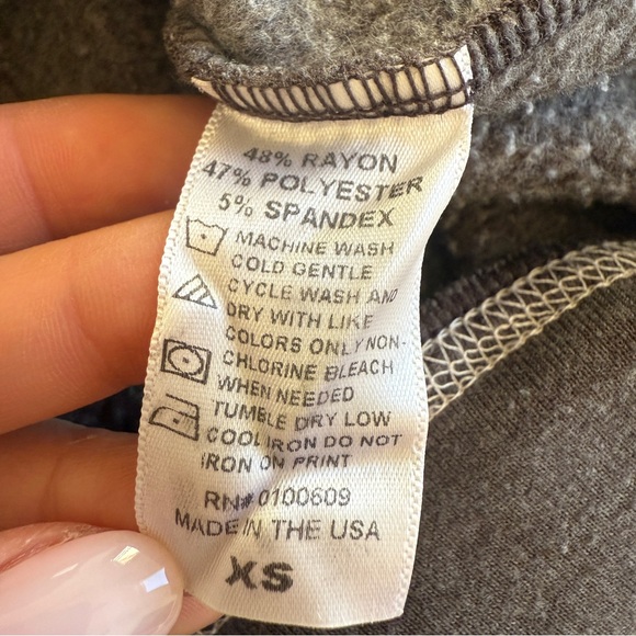 Junk Food Gray Multicolor Lips Graphic Pullover Sweatshirt Womens XS - Picture 6 of 6